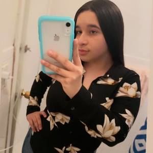 Meet your Posher, Yenifer